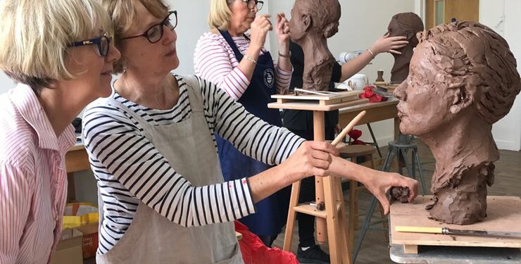 Thích nghệ thuật, mỹ thuật thì nên theo ngành gì?